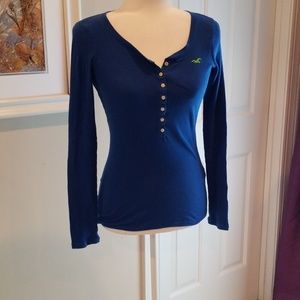 Hollister, size medium, ribbed henley